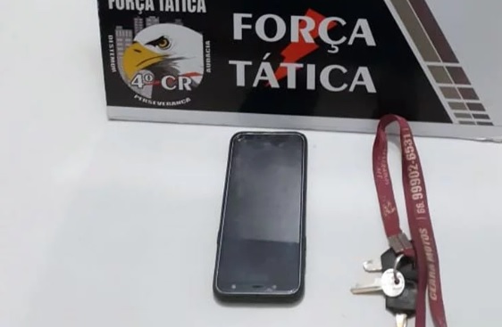Homem com tornozeleira eletrônica, é preso após roubar celular em Rondonópolis