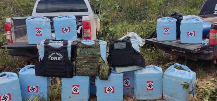 Forças de segurança apreendem meia tonelada de ‘pó’ com símbolo do nazismo em MT