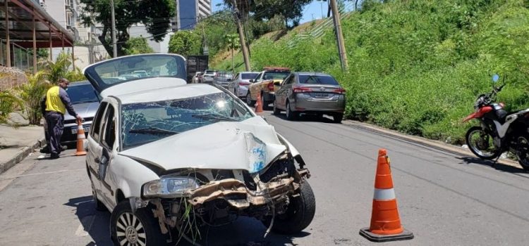 Policial penal passa mal, despenca com carro e morre em MT; vídeos