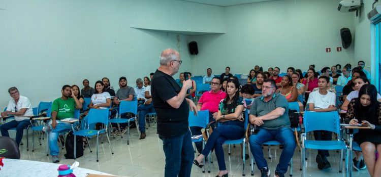 Prefeito prestigia reunião de capacitação promovida pela Sempras a entidades assistenciais