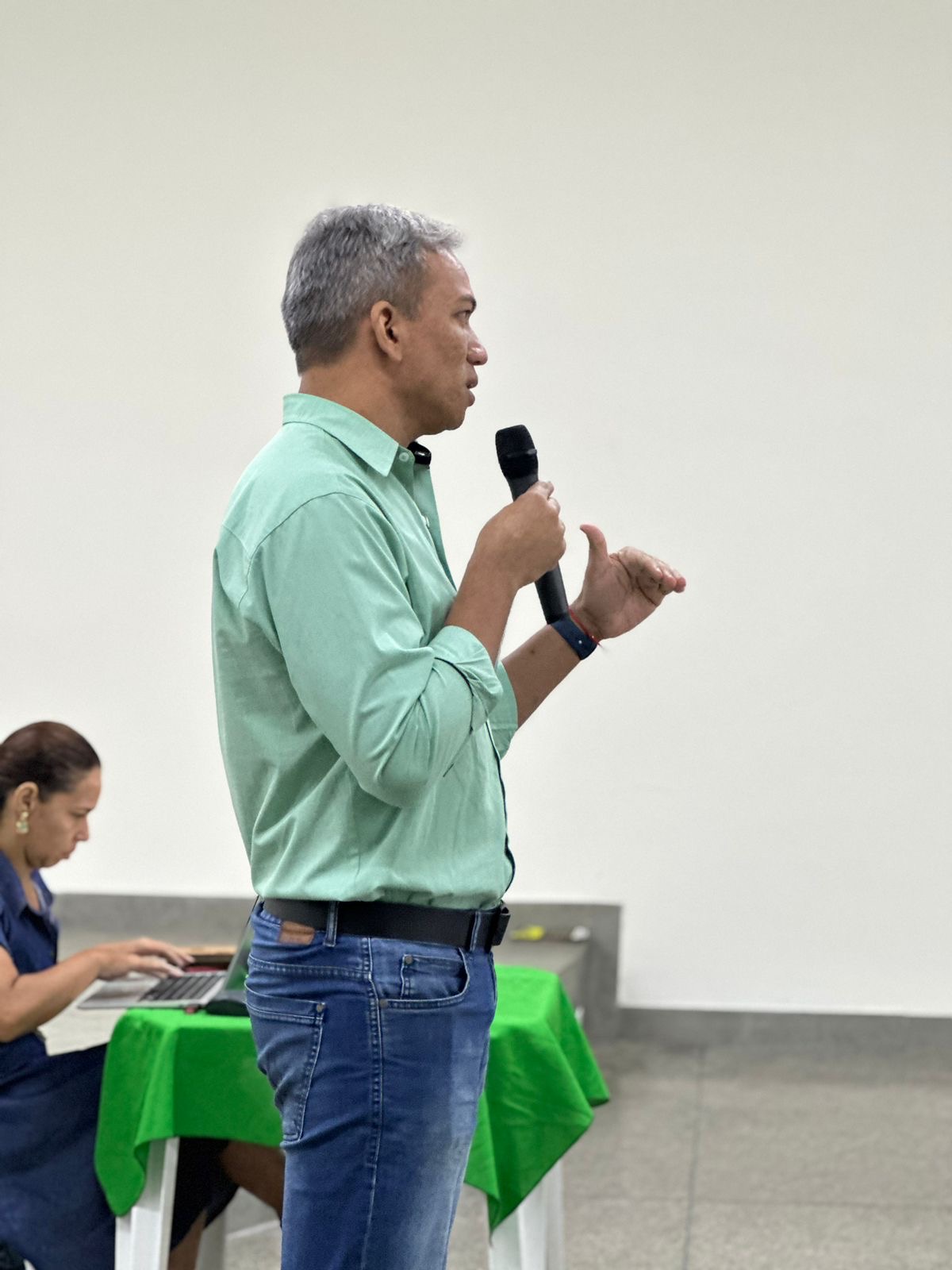 Trabalhadores do transporte coletivo aprovam estado de greve em Assembleia Sindical