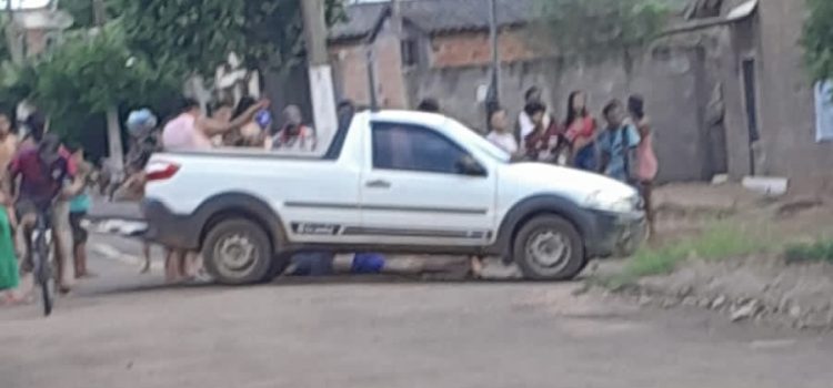 Acidente entre moto e veículo deixa piloto com múltiplas escoriações em Rondonópolis