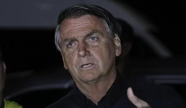 Bolsonaro pede ao STF afastamento de Alexandre de Moraes de inquérito