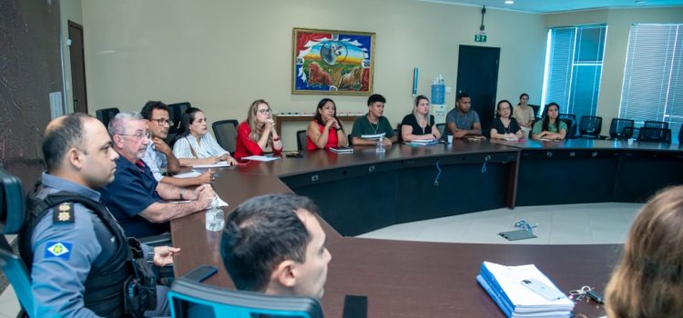 Conselheiros Tutelares participam de reunião com órgãos da infância
