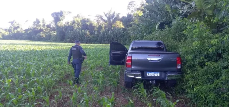 Criminosos invadem casa, fazem família refém e fogem com Hilux em MT