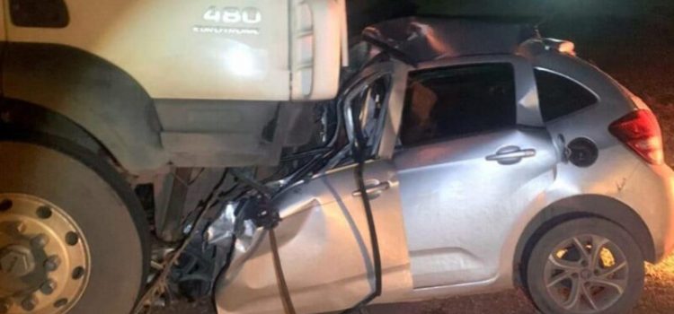 Dois jovens morrem `esmagados´ em grave acidente na BR-163 em MT