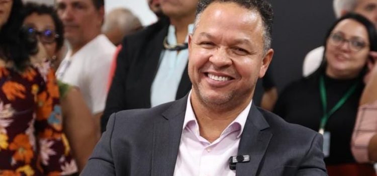 Governador sanciona lei de Cláudio Ferreira que cria sanções a invasores de terra em MT