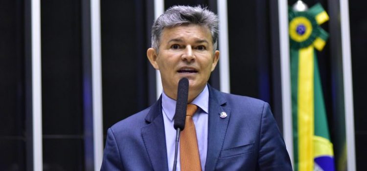 Medeiros assina pedido de impeachment de Lula e condena ataques a Israel