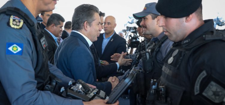 PMs terão câmeras na farda se PCC e CV também usarem, ironiza Mauro Mendes