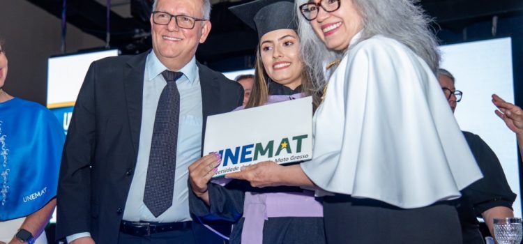 Prefeito celebra formatura da primeira turma de direito da Unemat