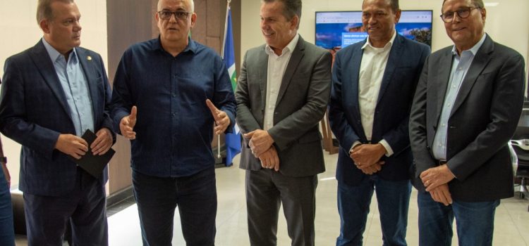 Prefeito discute obras de infraestrutura com o governador Mauro Mendes