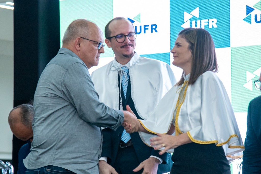 Prefeito participa da cerimônia de posse da primeira reitora da UFR
