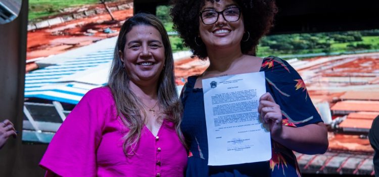Rede municipal é reforçada com posse de 479 professores