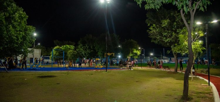 Rondonópolis ganha primeira área de lazer com gramado sintético