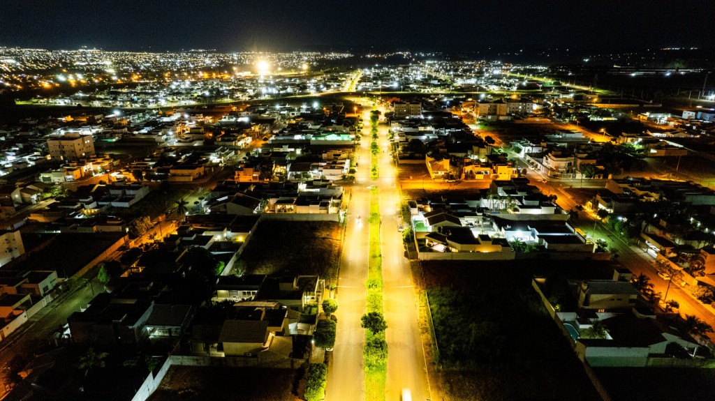Sinfra dá sequência a projeto de modernização da iluminação, que passará a ser de LED em toda a Rondonópolis