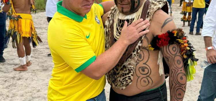 Em comitiva de Bolsonaro, Cláudio Ferreira visita aldeia indígena Wazare em Campo Novo