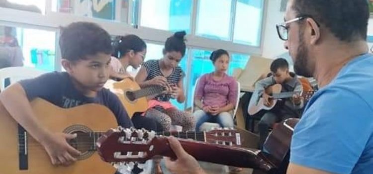 Cultura credencia profissionais para trabalharem no projeto Arte e Educação
