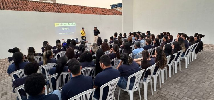 Setrat e parceiros realizam blitz e palestras educativas em escolas e empresas da cidade