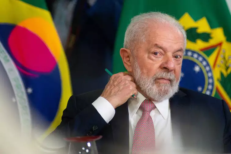 Para blindar Lula, PT aceita CPI do Master, diz jornalista