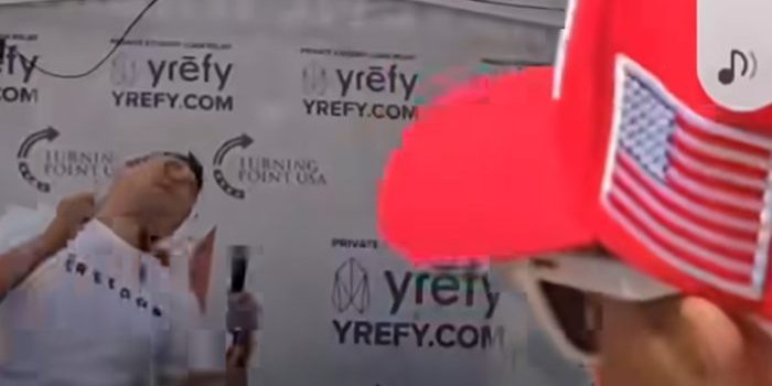 Morre influencer aliado de Trump após ser baleado em evento nos EUA; vídeo forte