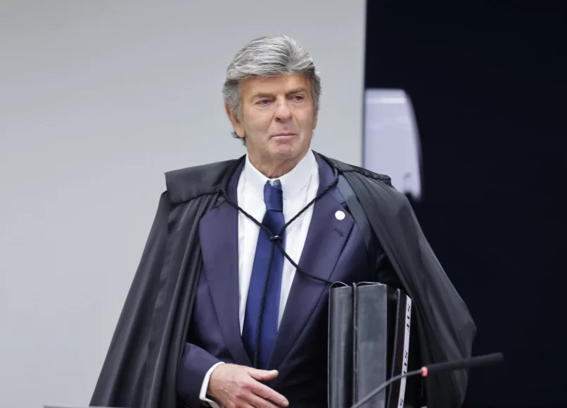 Fux suspende decisão de Dino que autorizava fake news de interesse de Lula contra Flávio