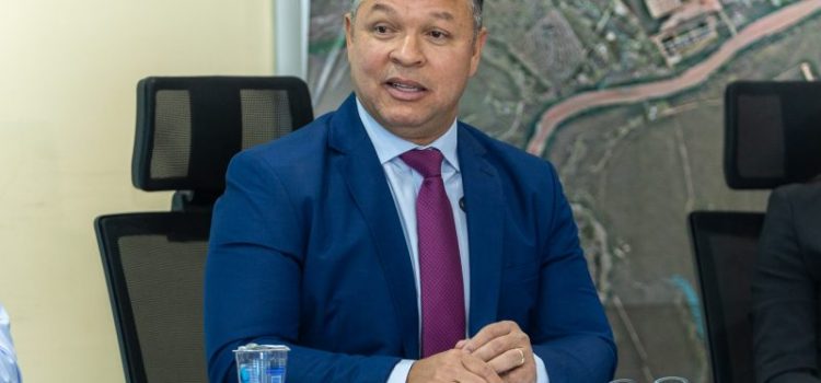 Após aprovação de projeto, prefeito Cláudio diz que burocracia só gera corrupção e pobreza