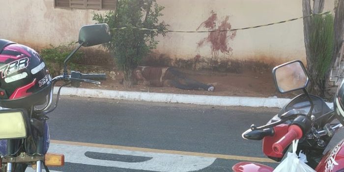 Homem é brutalmente assassinado a facadas durante bebedeira em MT; imagens fortes