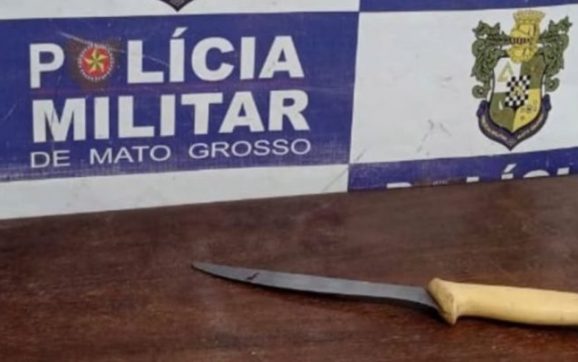 Mulher tenta impedir marido de sair de casa, quebra tudo e acaba com dedo cortado em Rondonópolis