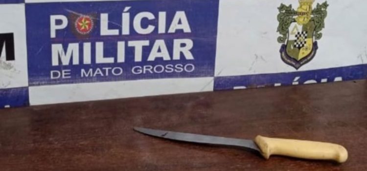 Mulher tenta impedir marido de sair de casa, quebra tudo e acaba com dedo cortado em Rondonópolis