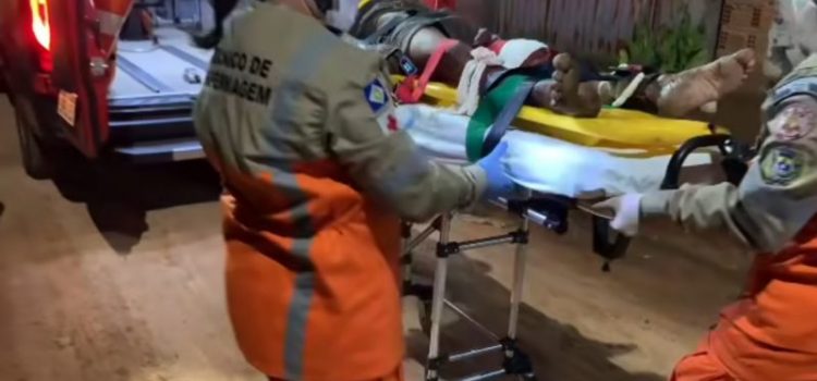 PM atende denúncia de tiroteio e encontra homem espancado e coberto de sangue em MT; vídeo forte