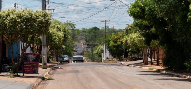 Prefeito Cláudio homenageia pioneiro da Vila Operária com nome de avenida