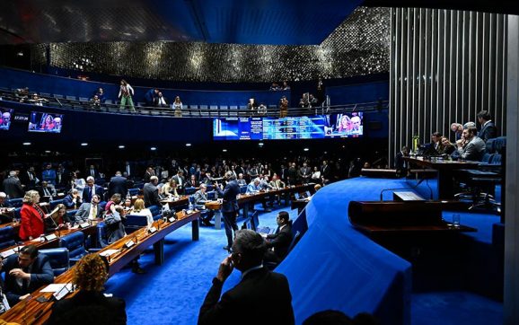 Senado aluga 79 carros SUVs de luxo com teto solar; MP investiga