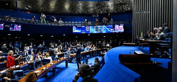 Senado aluga 79 carros SUVs de luxo com teto solar; MP investiga