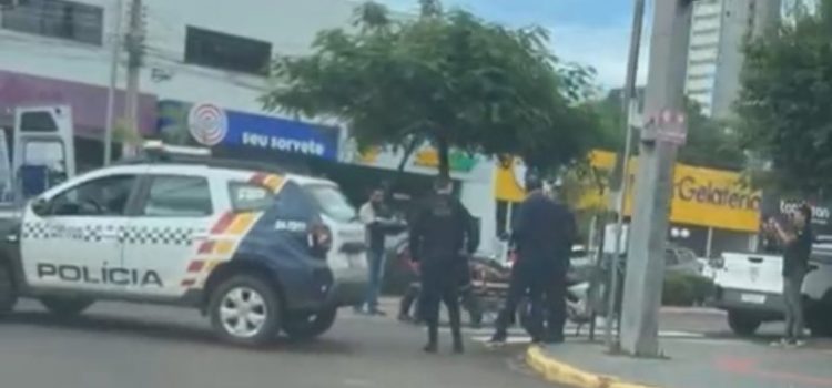 Acidente entre motos deixa 1 ferido no cruzamento da Dom Pedro com a Lions em Rondonópolis; vídeo