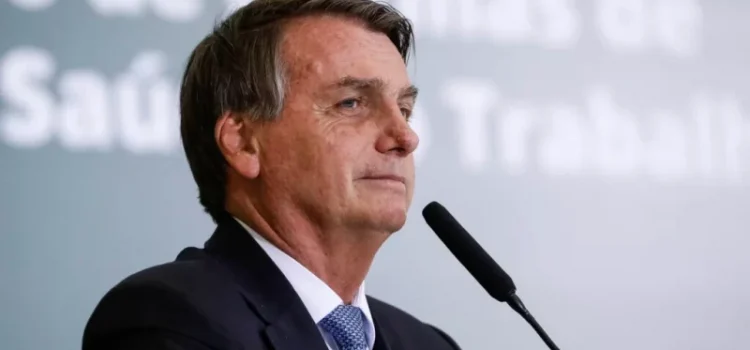 Bolsonaro ganha 500 mil novos seguidores nas redes mesmo com as contas bloqueadas