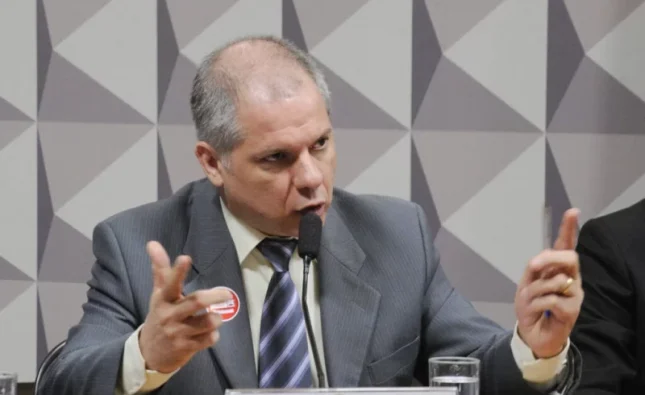 Ex-presidente do INSS sob Lula é preso em operação da PF