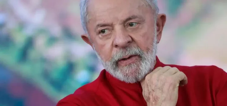 Lula prometeu acabar com fila “vergonhosa” do INSS, mas ela dobrou – e ainda pode crescer