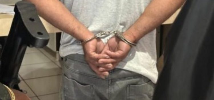 Lunático ameaça família com faca, usa filho pequeno como escudo e finge desmaio para não ser preso em MT