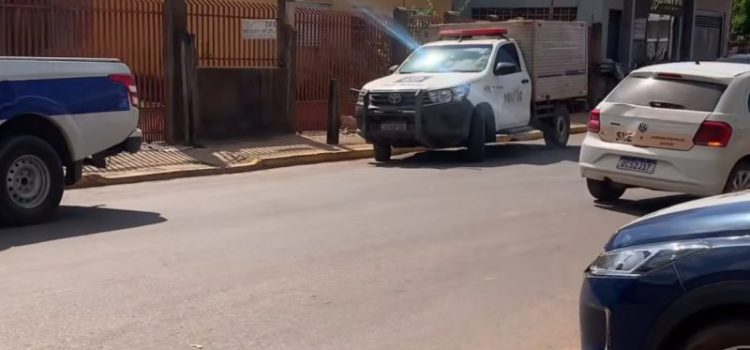 Mistério: Corpo de idoso em decomposição é achado dentro de casa a poucos metros da família em MT; vídeo