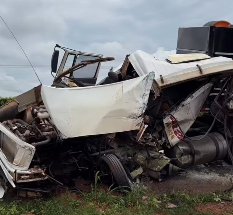 Motorista morre após caminhão colidir fortemente e pegar fogo na BR-163; vídeo