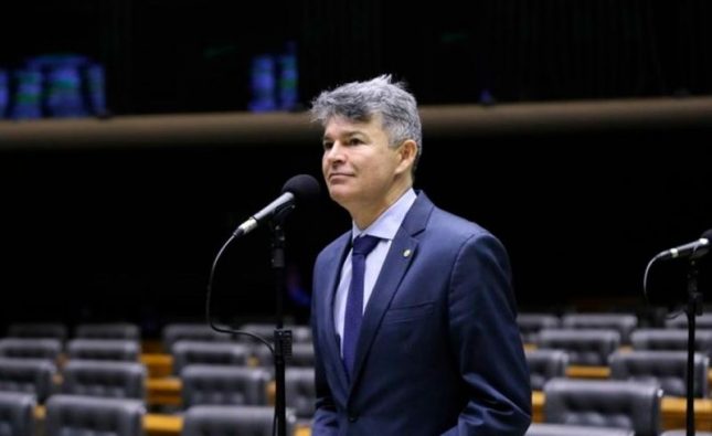 PL de José Medeiros eterniza Roberto Campos entre os Heróis da Pátria