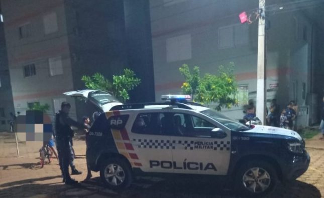 Perturbado de cachaça destrói porta de casa e ainda espanca esposa em Rondonópolis