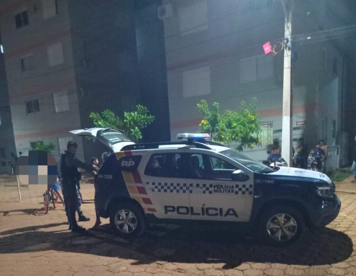 Perturbado de cachaça destrói porta de casa e ainda espanca esposa em Rondonópolis