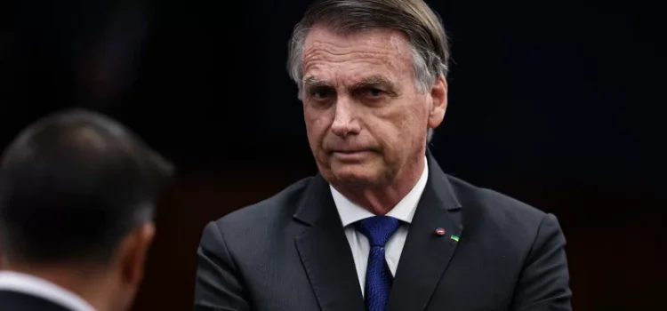 Projeto que pode livrar Bolsonaro avança no Senado