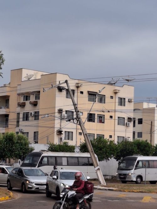 Queda de poste interrompe energia e afeta sistemas de captação e tratamento de água em Rondonópolis