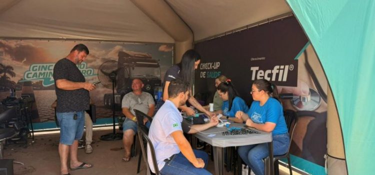 Secretaria Municipal de Saúde participa de ação voltada aos caminhoneiros