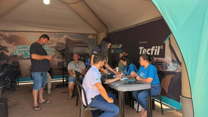 Secretaria Municipal de Saúde participa de ação voltada aos caminhoneiros