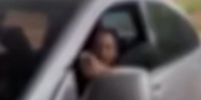 Vídeo mostra ‘surtada’ destruindo loja e casa do ex com carro em Rondonópolis