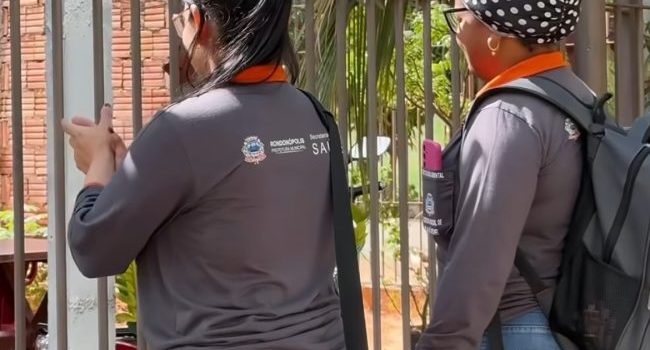 Agentes de endemias alertam sobre a importância de receber as equipes durante visitas domiciliares em Rondonópolis