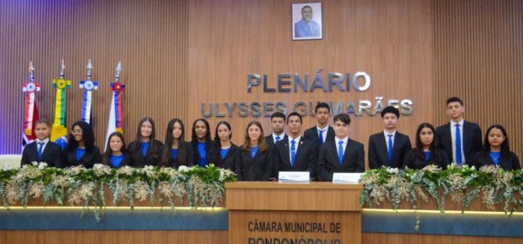 Câmara de Rondonópolis encerra edição 2025 do projeto Vereador Mirim com sessão solene